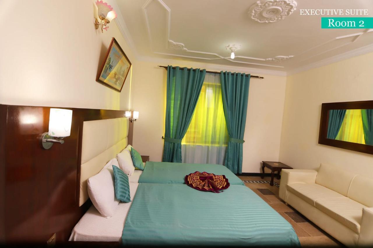 Canari Hotel Kashmir View Nathia Gali Ngoại thất bức ảnh