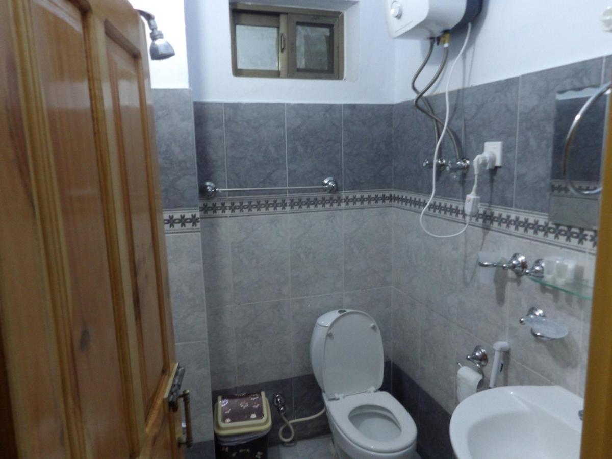 Canari Hotel Kashmir View Nathia Gali Ngoại thất bức ảnh
