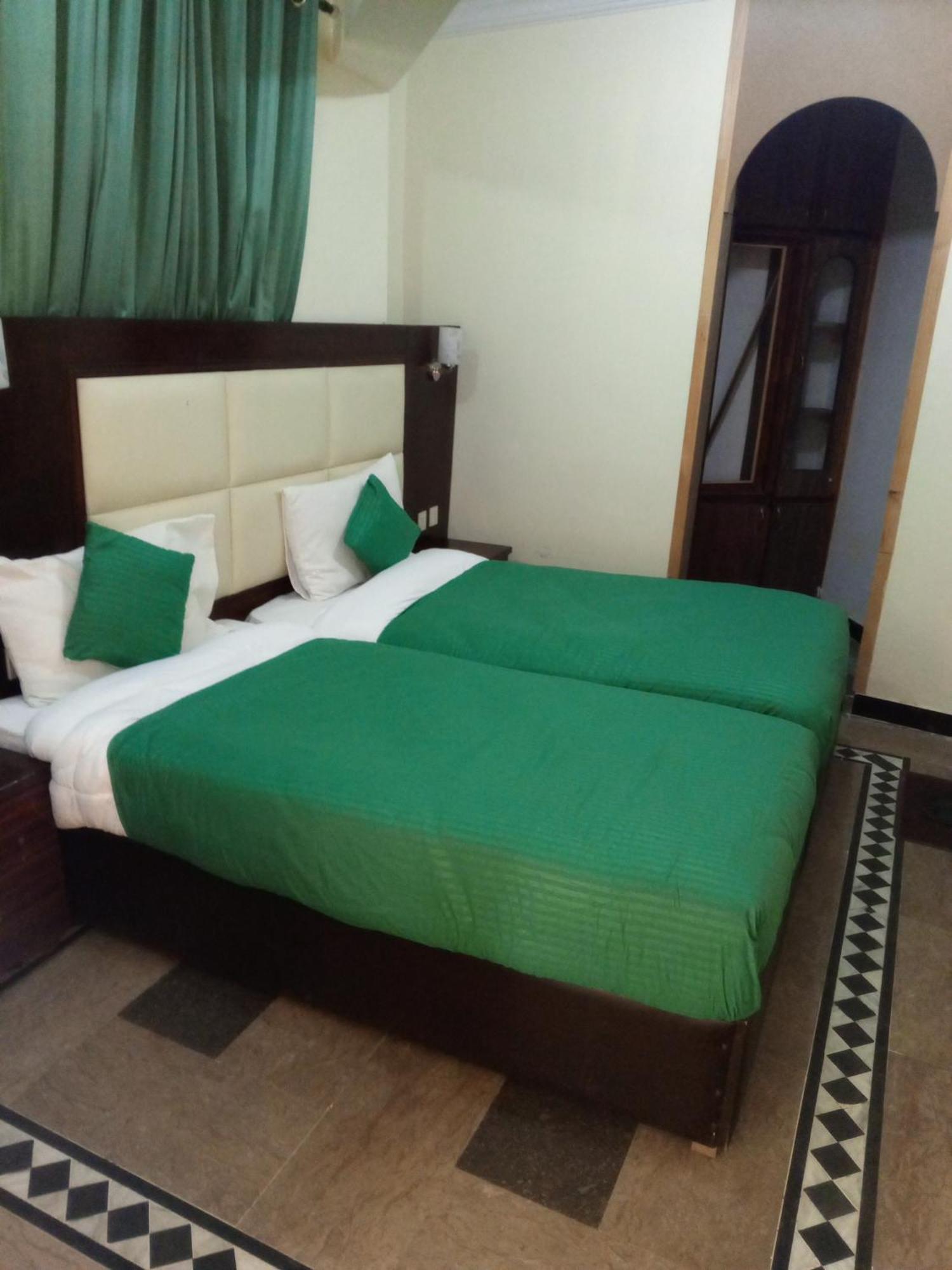 Canari Hotel Kashmir View Nathia Gali Phòng bức ảnh